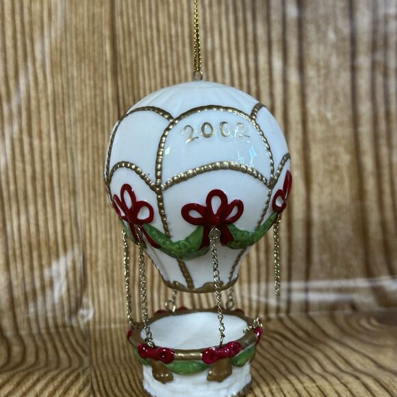 Avon Holiday Treasures Pircelain Musical Ornament Hot Air Balloon 2002 - Picture 1 of 14
